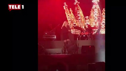 Hadise'nin sahnede fırlattığı yüzük değersiz aksesuar çıktı