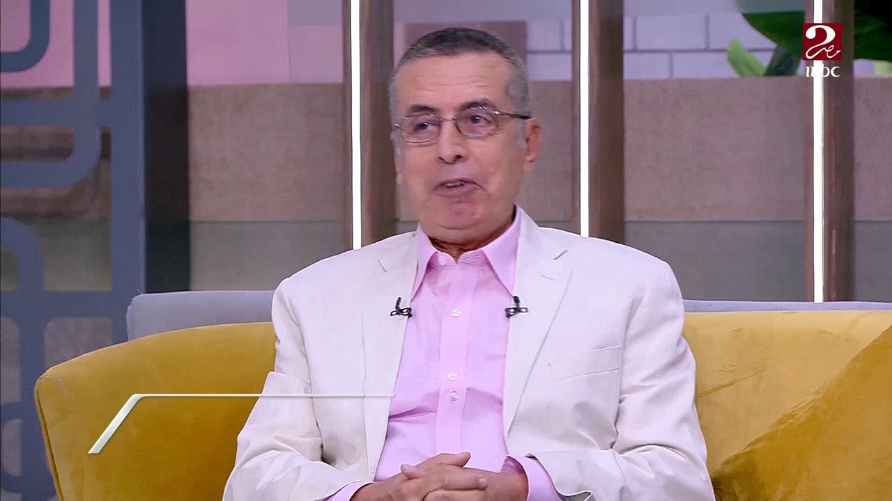 الشاعر عاطف عبد العزيز الحاصل على جائزة التميز في الشعر العربي: ليس من وظيفة الفن ان يكون محاكاة لواقع خارجه