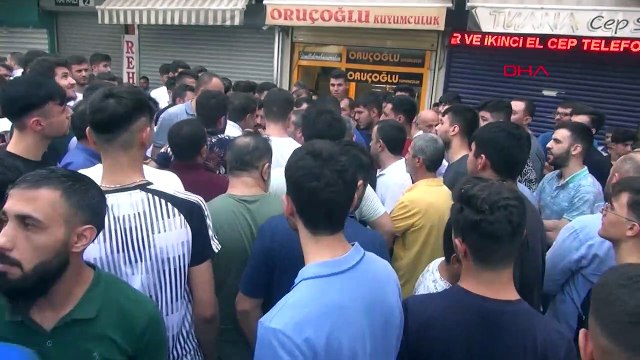 Esnaf polis baskınına karşı kepenk kapattı