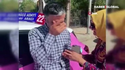 Duygusal anlar kamerada... Ehliyeti 9'ncu sınavında kazandı, gözyaşlarını tutamadı