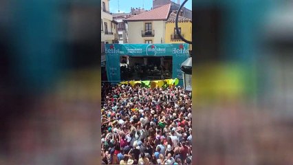 Sexy Zebras en la Plaza del Trigo en el último día de Sonorama Ribera