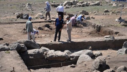 TAŞLIGEÇİT HÖYÜĞÜ'NDE, HİTİT İMPARATORLUĞU MİMARİ KALINTILARI TESPİT EDİLDİ