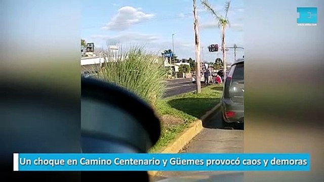 Un choque en Camino Centenario y Güemes provocó caos y demoras