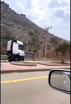 شاحنة تسير عكس الاتجاه بالمخواة و المرور : اتخذنا الإجراءات النظامية