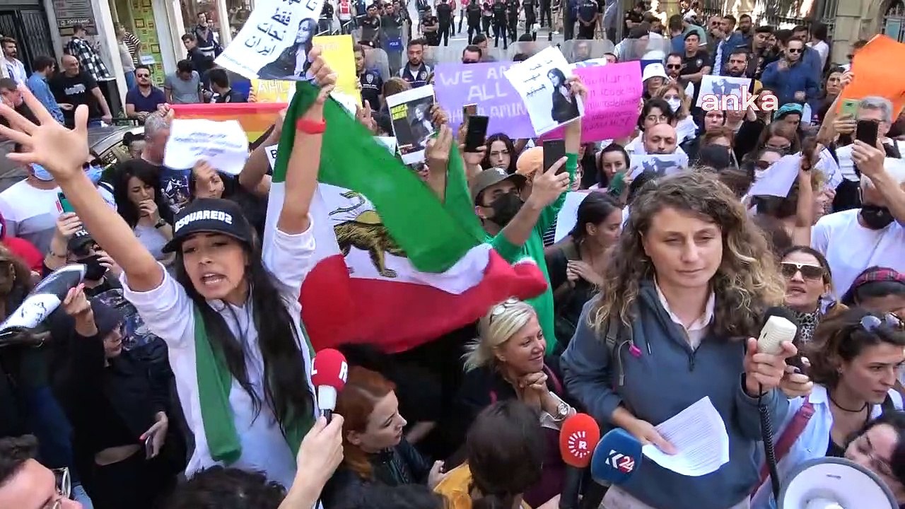 İran Konsolosluğu önünde protesto: Mahsa Amini isyanımızdır