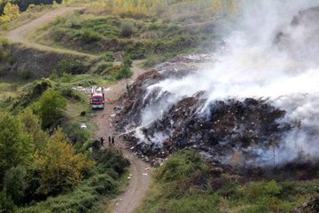 Çöplük alanda korkutan yangın, dumanlar etrafı kapladı
