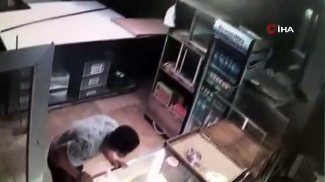 Akıllara durgunluk veren hırsızlık! Sadaka kutusunu çaldı