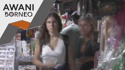 Pelancong Kurang | Peniaga kraf menghitung hari gulung tikar