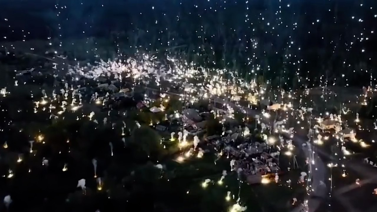 Une impressionnante « pluie de feu » frappe l'Ukraine, l'oeuvre de munitions incendiaires russes ?