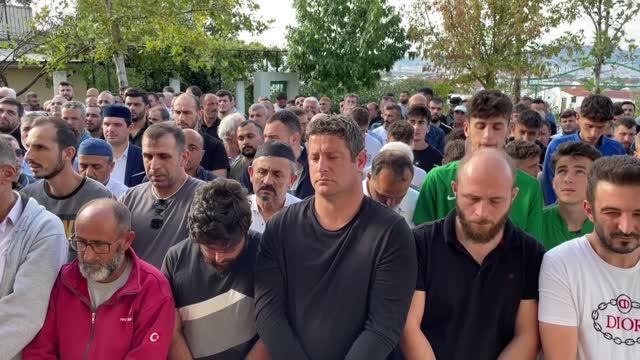 Otomobilin çarptığı 1 kişi öldü, 1 kişi de yaralandı - Cenaze namazı