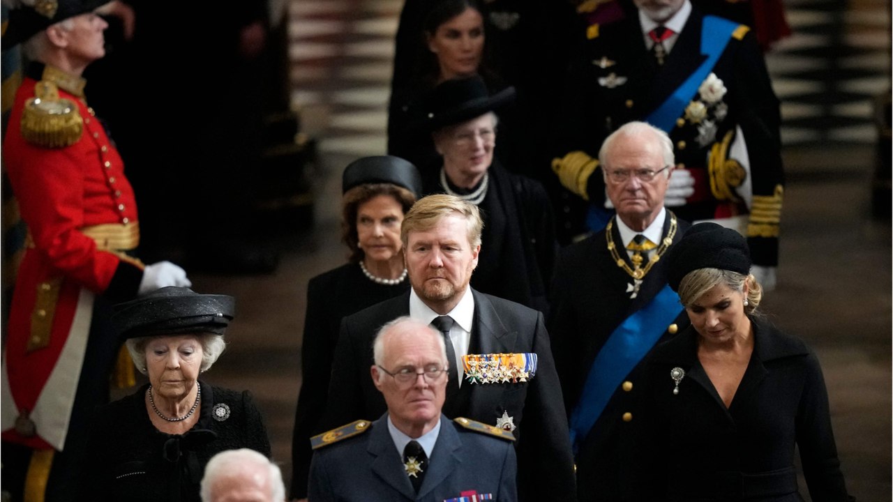 Voici - Un cluster aux obsèques d’Elizabeth II ? La reine du Danemark testée positive au Covid