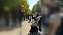 Os protestos alastram no Irão depois da morte de Mahsa Amini