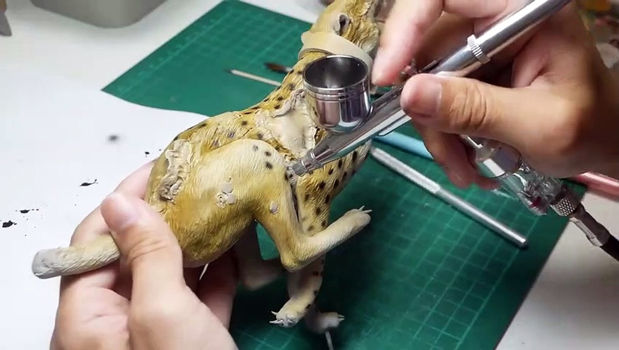 How To Make a Zombie Cheetah Running On a Treadmill Diorama _ Polymer Clay _ Epoxy resin