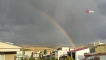 Ardahan haberi! Ardahan'da yağmur sonrası gökyüzünde beliren gökkuşağı görenleri mest etti