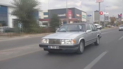 MHP lideri Bahçeli klasik otomobili ile yollarda