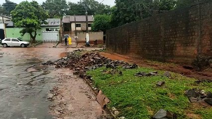 Chuva invade casas no Parque Industrial e Assistência Social pede doações de colchões