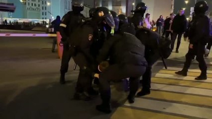 Más de mil detenciones por las protestas en Moscú