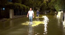 Silivri'de İSKİ'ye ait su borusu patladı, evleri su bastı
