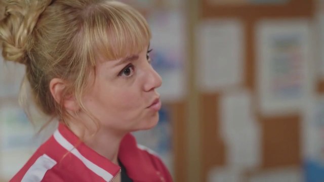 Plus Belle la Vie - Laetitia règle ses comptes avec les profs de Scotto