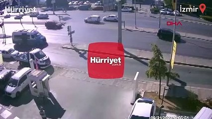 İzmir'de 16 kişinin yaralandığı kaza anı güvenlik kamerasında