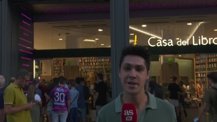 Firma de libros de 'Eso no estaba en mi libro del Real Madrid', de Tomás Roncero