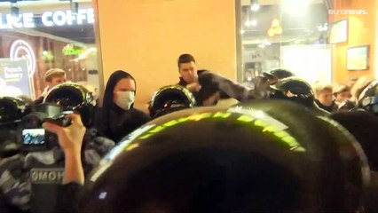 Russia: più di mille arresti nelle proteste contro Putin