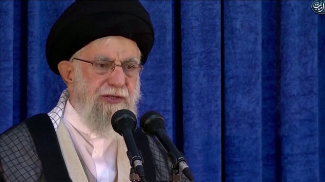 انتقادات واسعة لعزل روحاني من تشخيص مصلحة النظام بإيران
