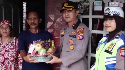 Tali Asih Polres Kotawaringin Barat Terhadap Purnawirawan Dalam Rangka Hari Lalu Lintas Yang Ke-67