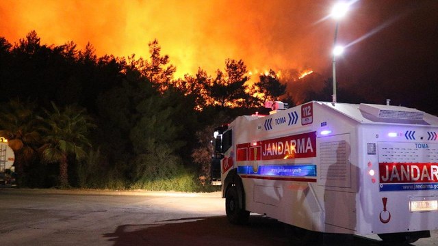 Marmaris yangınında ikinci gün! Alevler ilerliyor