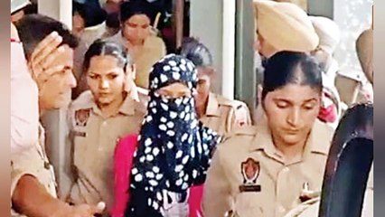 Chandigarh MMS Kand में बड़ा खुलासा, Accused Girl को Army का Jawan कर रहा था Blackmail
