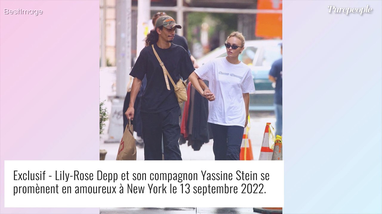 Lily-Rose Depp : Décolleté side-boob et maquillage charbonneux, elle s'affiche avec son "boy" adoré