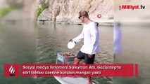 Sörf tahtası üzerinde mangal