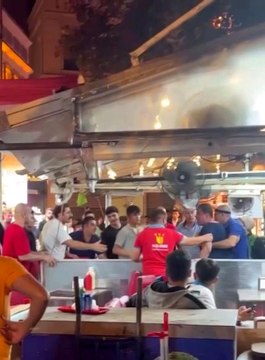 Beyazıt'ta esnaf ile turist müşterinin 'hesap' kavgası kamerada