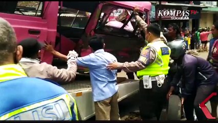 Minibus Hantam Angkot 3 Orang Meninggal