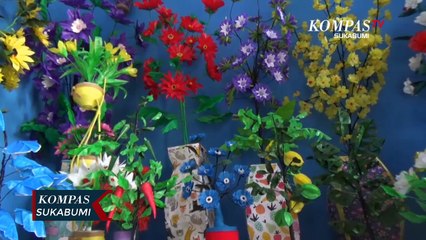 Sulap Limbah Plastik Jadi Bunga Hias Warna Warni