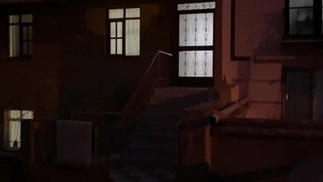 Kirayı Artırmak İsteyen Ev Sahibi, Kiracıyla Anlaşamayınca Kapıyı Söktürdü