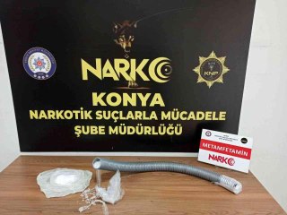 Çamurluk davlumbazında hortuma gizlenmiş uyuşturucu polisin dikkatinden kaçmadı