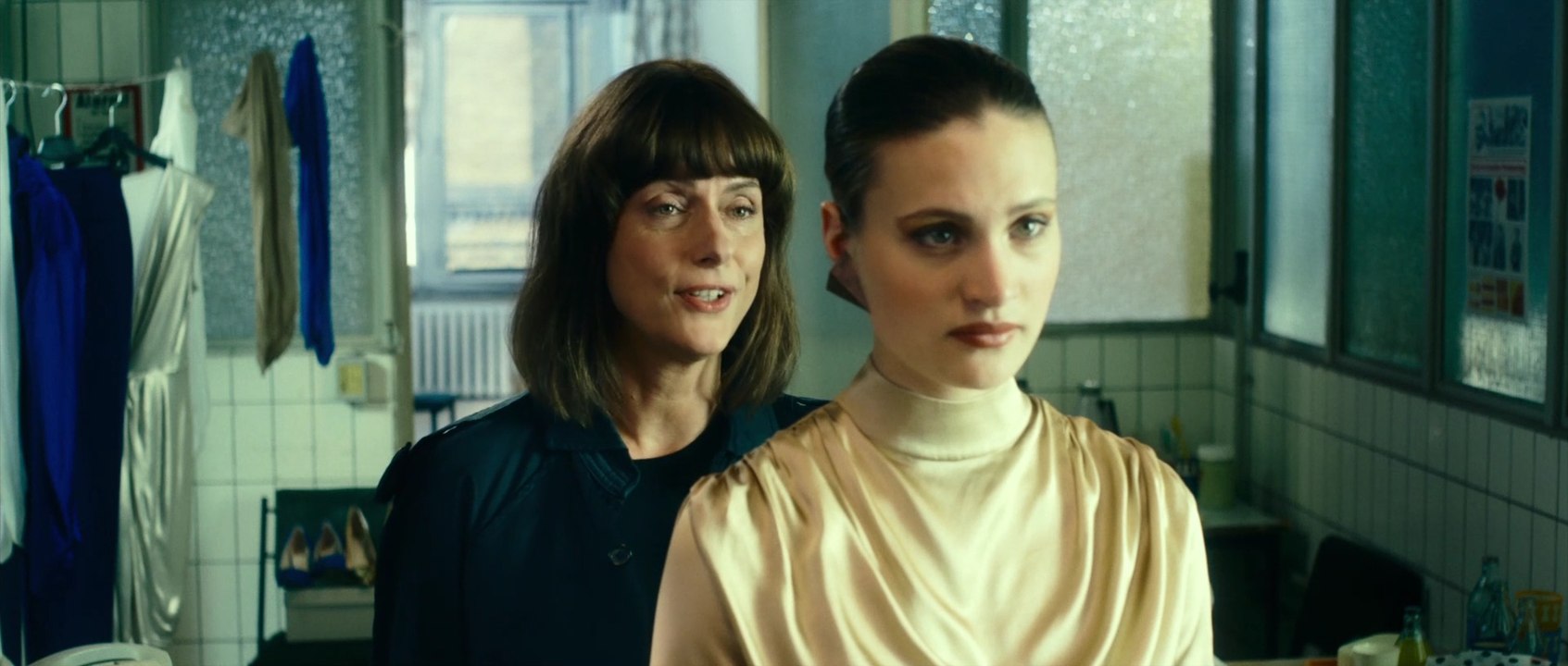 IN EINEM LAND, DAS ES NICHT MEHR GIBT Trailer Deutsch German (2022) video Dailymotion