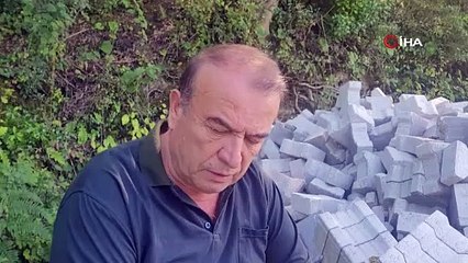 Yollarının yapılması için kendi imkânlarıyla parke taşı alan köylüler yardım istedi