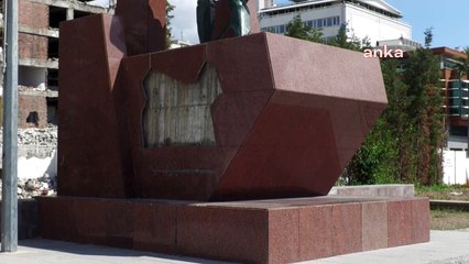 Hırsızlar, İzmir'deki İlk Kurşun Anıtı'nın Rölyefini Çalmak İstedi