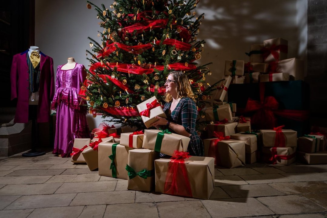 Christmas is coming When should we put up Christmas decorations