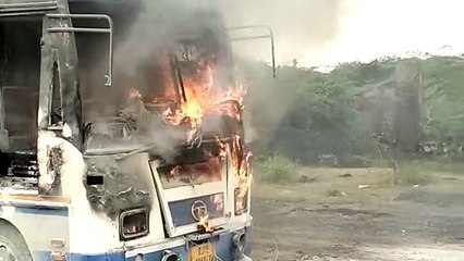 रोडवेज ने कुची बालिका, पदयात्रियों ने किया रोडवेज को आग के हवाले