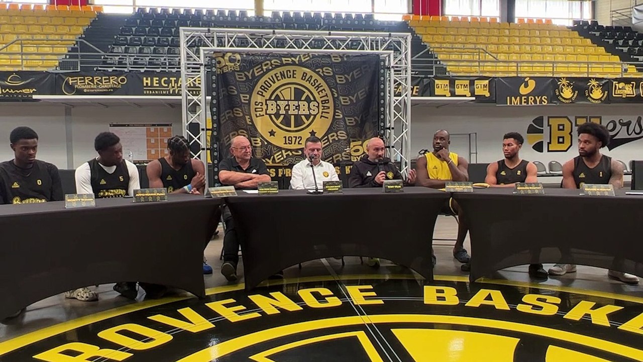 Au micro maritima: le coach de Fos Provence Basket Rémy Valin présente son équipe
