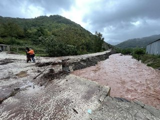 BARTIN'DA SAĞANAK; DERELER TAŞTI