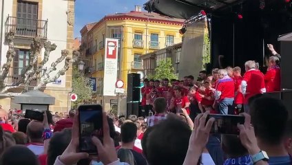 Cervero se retira y pide matrimonio a su novia en la fiesta del ascenso