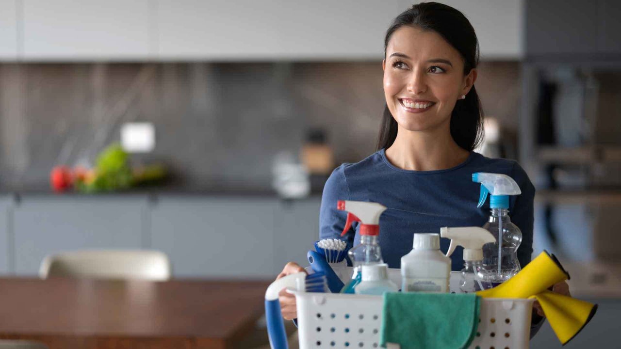 Putzfimmel: Diese drei Sternzeichen hassen Unordnung