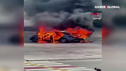 Şehrin ortasında otomobilini benzin döküp, ateşe verdi