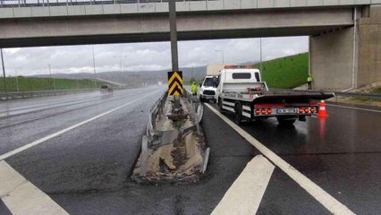 Son dakika haberi: Ayağı direksiyona sıkışan sürücüyü itfaiye ekipleri camı kırarak kurtardı