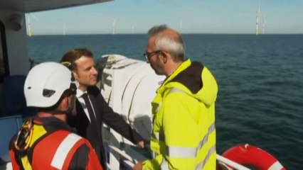 Скачать видео: Energia, Macron inaugura un parco eolico offshore a Saint-Nazaire