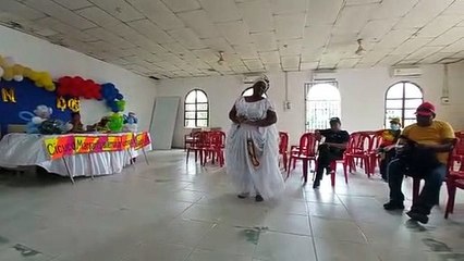 Los pasos ancestrales de Everlides Contreras en la danza del bullerengue